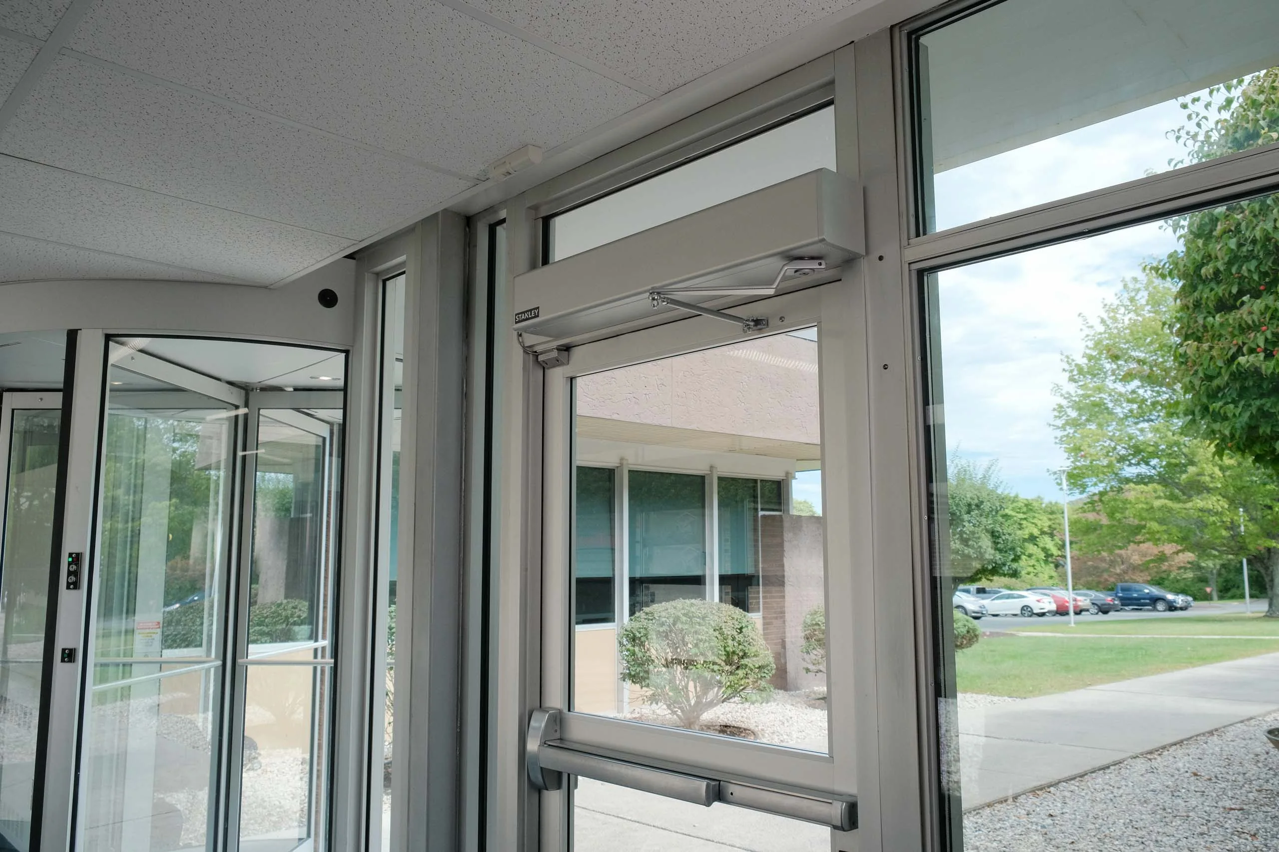 Aluminium entrance system on a building frontage